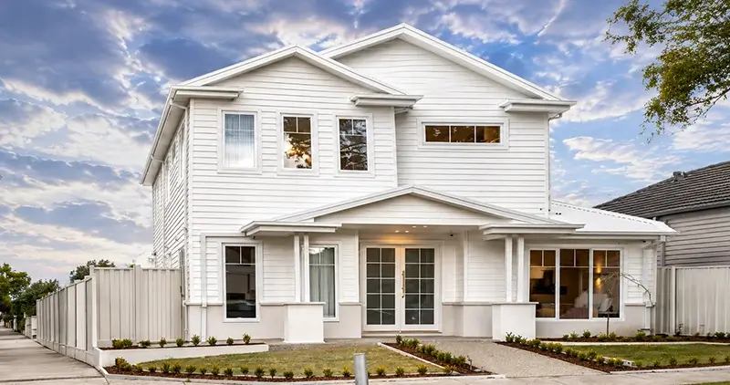LUXURY CUSTOM HOMES